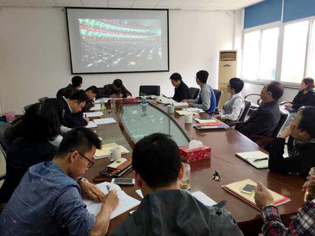 1508313255065.jpg ?l箋教育学院Q成教学院)师生收看十九大开q会_副本.jpg
