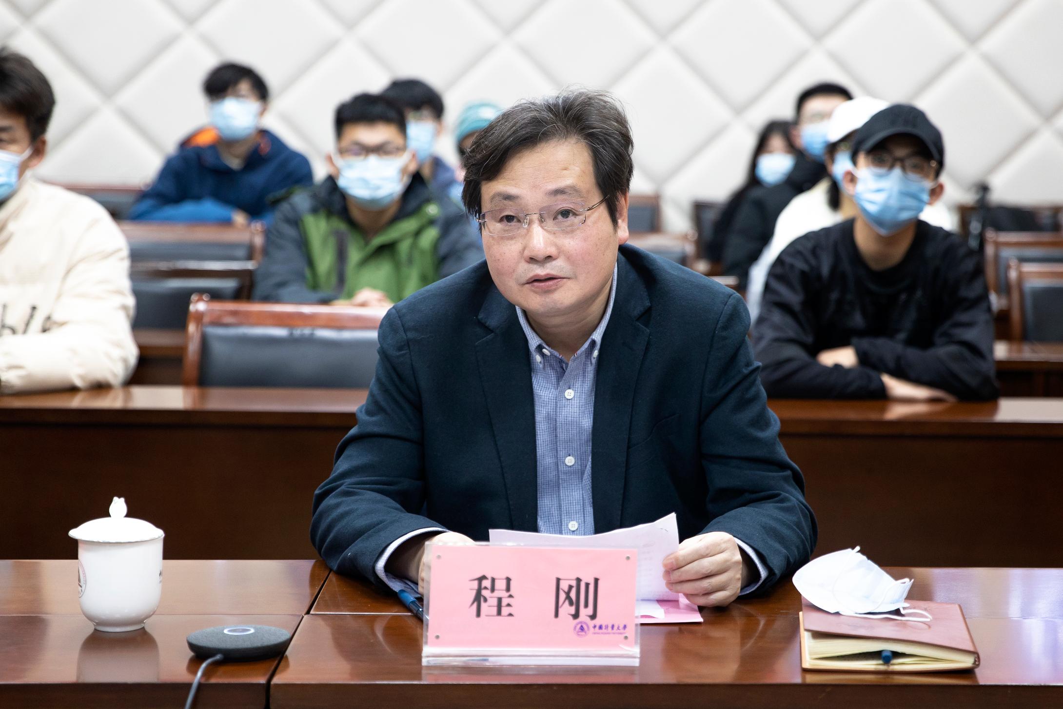 我校与台州市椒江ZD行政校企z谈?